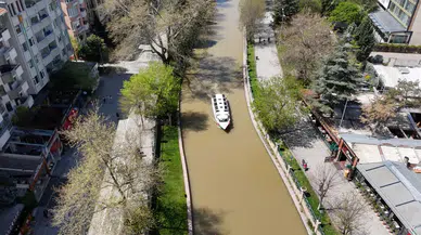 Eskişehir'de yağışların ardından Porsuk Çayı kahverengiye döndü