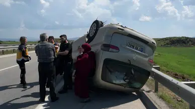 Gaziantep'te minibüs takla attı : Yolcular yara almadan kurtuldu