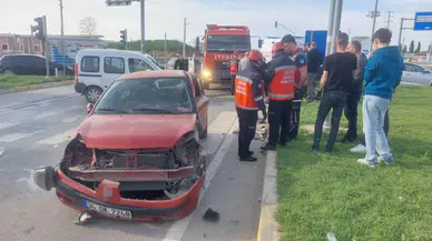 Sakarya'da otomobil ile ticari araç çarpıştı : 4 yaralı