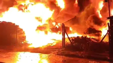 Adana'da sulama boruları alev alev yandı