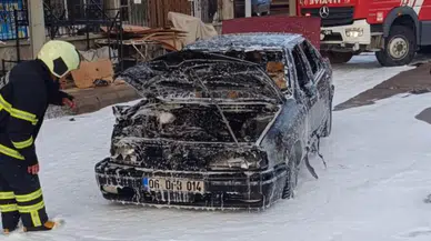 Adıyaman'da seyir halindeki otomobil alev aldı