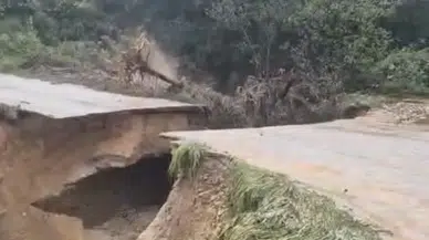 Mersin'de sağanak yağış sele neden oldu : Yol çöktü