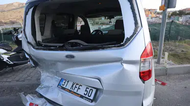 Nevşehir'de kaza : Kırmızı ışıkta bekleyen otomobile arkadan çarptı