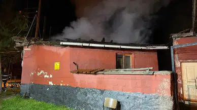 Bilecik'te dumanı görüp terk ettiği evi alevlere teslim oldu