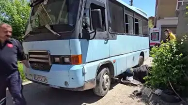 Karabük'te ekipler seferber oldu : Motosiklet sürücüsü minibüsün altında kaldı