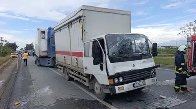 Antalya'da kamyon tıra çarptı : 2 kişi yaralandı