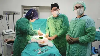 Doktorlar bile şaştı kaldı : Bayburt’ta iki hastanın mesanesinden tam 27 taş çıkarıldı