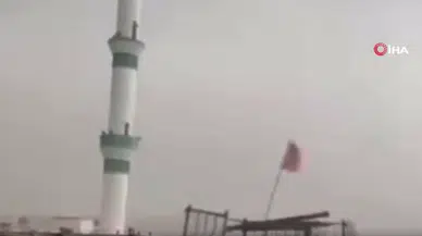 Şanlıurfa'da fırtınada bir caminin minaresi yıkıldı