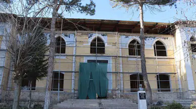 Denizli'de tarihi mektep inşaatında kavga: 4 işçi yaralandı