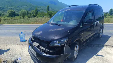 Bursa' da motosiklet ile otomobil çarpıştı, sürücü ağır yaralandı