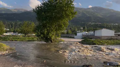 Bursa Yıldırım'da dere taştı : Su seviyesi yükselince köprü çöktü