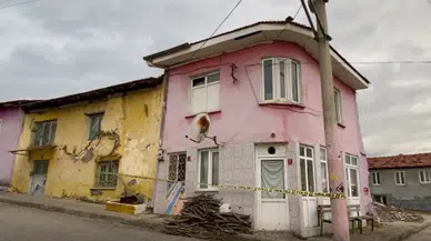 Balıkesir Sındırgı’da şüpheli ölüm : 62 yaşındaki adam evinde ölü bulundu