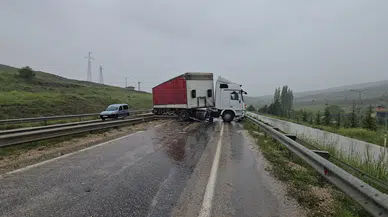 Ankara'da yağışlı havada tır ile minibüs çarpıştı : 11 yaralı
