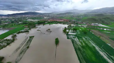 Tokat'ta sel felaketi : Tarım arazilerini ve ahırları su bastı