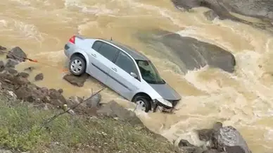 Düzce'de otomobil dereye uçtu : Sürücü yaralandı