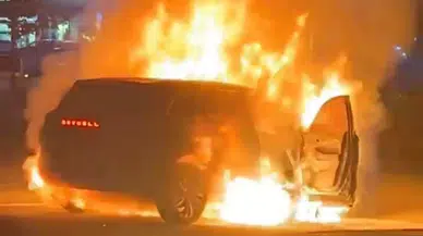 Diyarbakır'da alev topuna dönen elektrikli SUV yangın battaniyesiyle söndürüldü