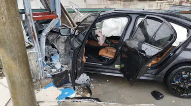 Burdur'da otomobil yoldan çıktı : Kazada 2 kişi yaralandı