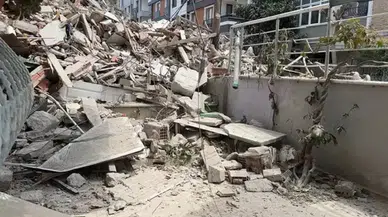 Avcılar'da kentsel dönüşüm yıkımında yan bina hasar gördü