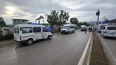 Tokat Erbaa'da iki minibüs çarpıştı : 10 yaralı