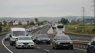 İstanbul-Tekirdağ kara yolunda bayram dolayısıyla trafik yoğunluğu oluştu