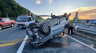 Rize'de bariyerlere çarpan otomobil takla attı : 4 kişi yaralandı