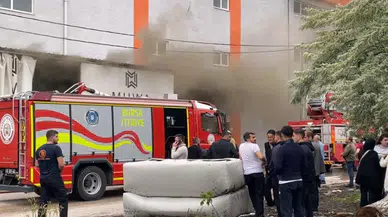 Bursa'da koltuk fabrikasında yangın çıktı : 2 kişi dumandan etkilendi