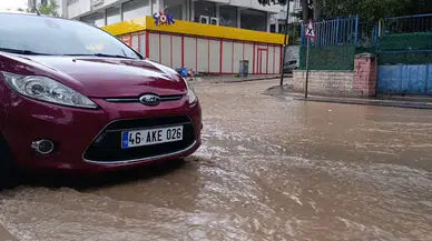 Kahramanmaraş'ta sağanak : Sürücüler zor anlar yaşadı
