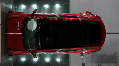 Tesla’dan devrimsel güvenlik hamlesi : Yapay zeka ile çarpışma gerçekleşmeden hava yastığı açılacak