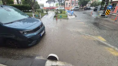 Tekirdağ’da sağanak yağış etkili oldu ! Caddeler sular altında kaldı