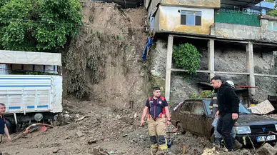 Hatay’da aşırı yağış felaketi : Antakya’da heyelan nedeniyle ev çöktü, ölü ve yaralılar var