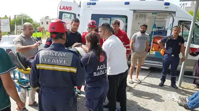 Hatay Dörtyol'da otomobiller kafa kafaya çarpıştı : 2 yaralı