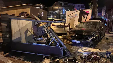 Tekirdağ'da otomobil durağa çarptı : 3 yaralı