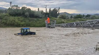 Çorum'da çayda mahsur kalan 13 yaşındaki çocuk kurtarıldı