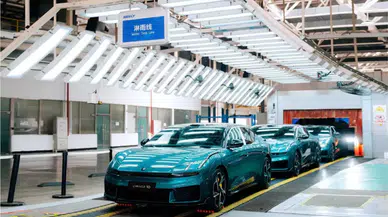Lynk & Co 10 seri üretime geçti : 4 dakikada yüzde 70 şarj, 816 km menzil