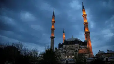 Cuma hutbesi yayınladı : İbadetler, bizi rabbimize yakınlaştırır