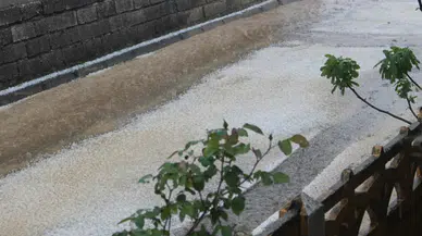 Kırklareli'de dolu etkisi : Yerler beyaza büründü