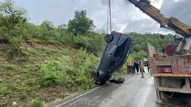 Erzincan Kemaliye'de kontrolden çıkan araç takla attı