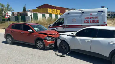 Antalya'da ehliyetsiz ve alkollü sürücü kaza yaptı : 2’si çocuk 3 kişi yaralandı