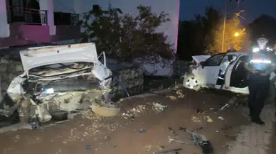 Adıyaman'da otomobil, park halindeki araca çarptı : 4 yaralı