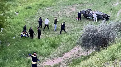 Adıyaman'da otomobil tarlaya uçtu : Yaralılar var