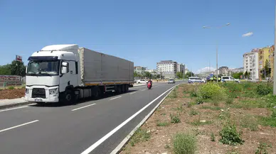 Kilis'te tır ile motosiklet çarpıştı : Kazada 2 kişi ağır yaralandı