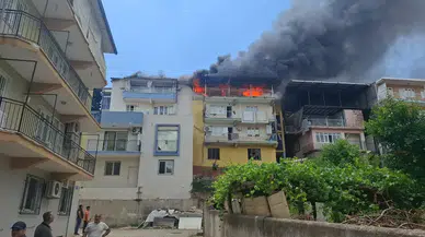 Aydın Efeler'de evin çatısında yangın çıktı