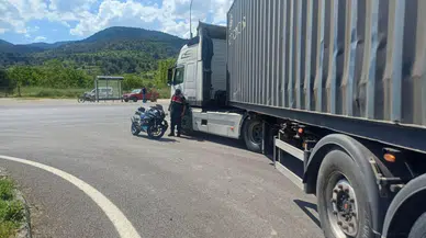 Bilecik'te tır ile motosiklet çarpıştı : Kazada 1 kişi yaralandı