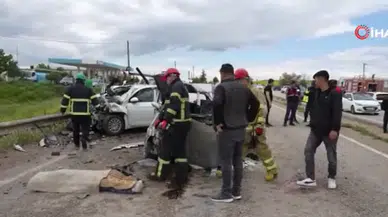 Kırıkkale'de iki otomobil çarpıştı : Ölü ve yaralılar var