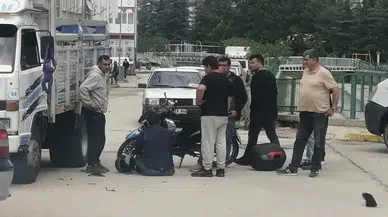 Isparta'da motosiklet ve kamyonet çarpıştı, 1 kişi yaralandı