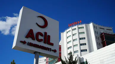Kırıkkale’de zincirleme trafik kazası : 3 otomobil çarpıştı, 5 yaralı var
