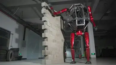 Çinli Unitree Robotics dünyanın ilk seri üretim mecha robotunu tanıtı