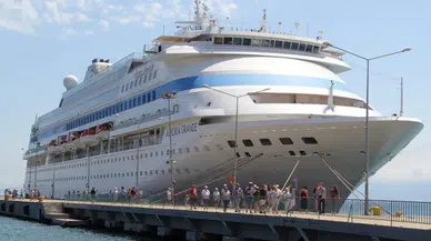 'Astoria Grande' kruvaziyeri 808 yolcusuyla Amasra'da
