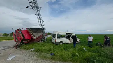 Aksaray'da minibüs ile kamyonet çarpıştı : 5 yaralı