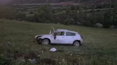 Sivas'ta şarampole devrilen otomobildeki 2 kişi yaralandı